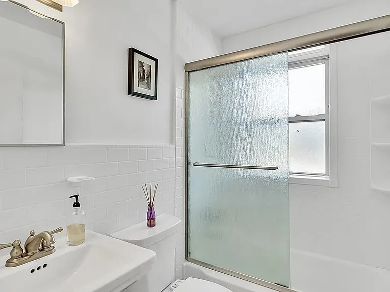 50 Seymour St #15 — Photo 7