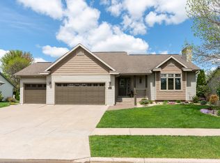 2310 Golfview Ln, Onalaska, WI 54650