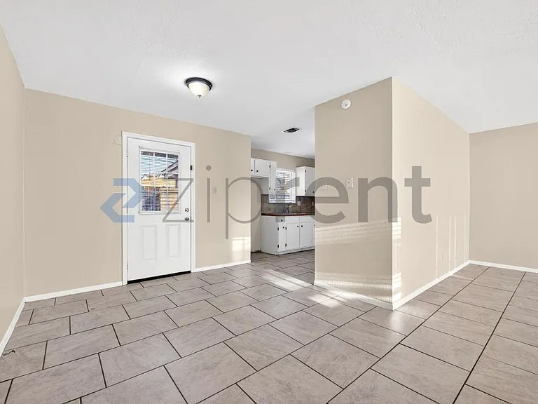 3225 Crites St #102 — Photo 14