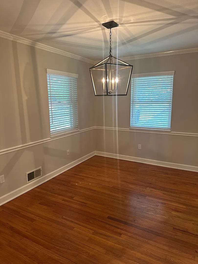 Single Family Ranch in Downtown Gainesville — Photo 3