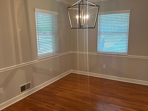 3rd image of 406 Holly Dr
