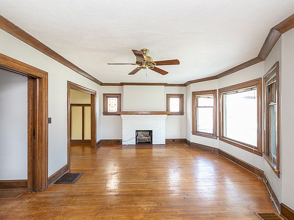 3rd image of 1252 Summit Ave