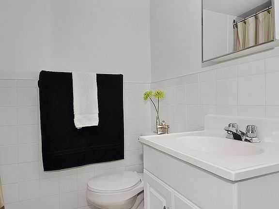 2nd image of 1286 Islington Ave #201
