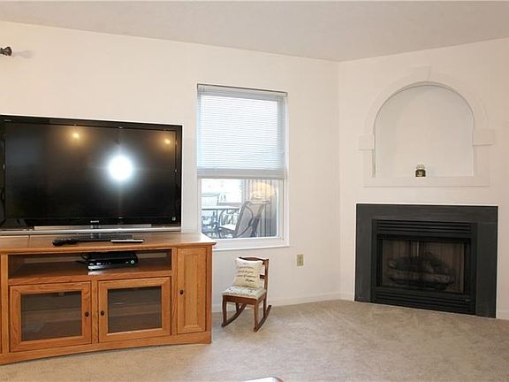 5th image of 708 Carters Grove Dr