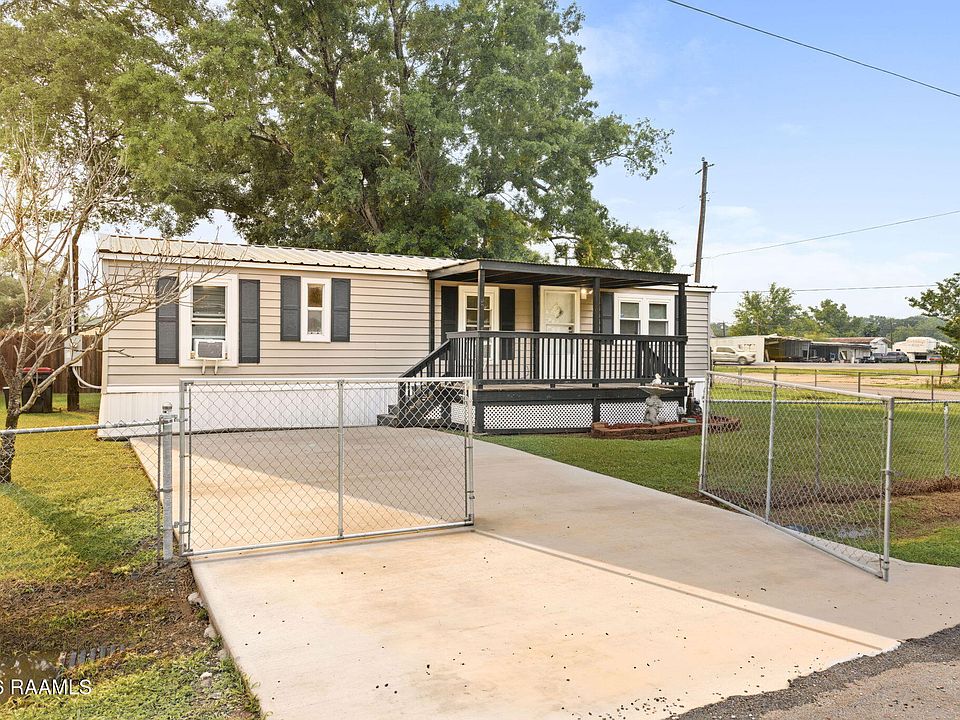 1st image of 204 Longbridge Rd