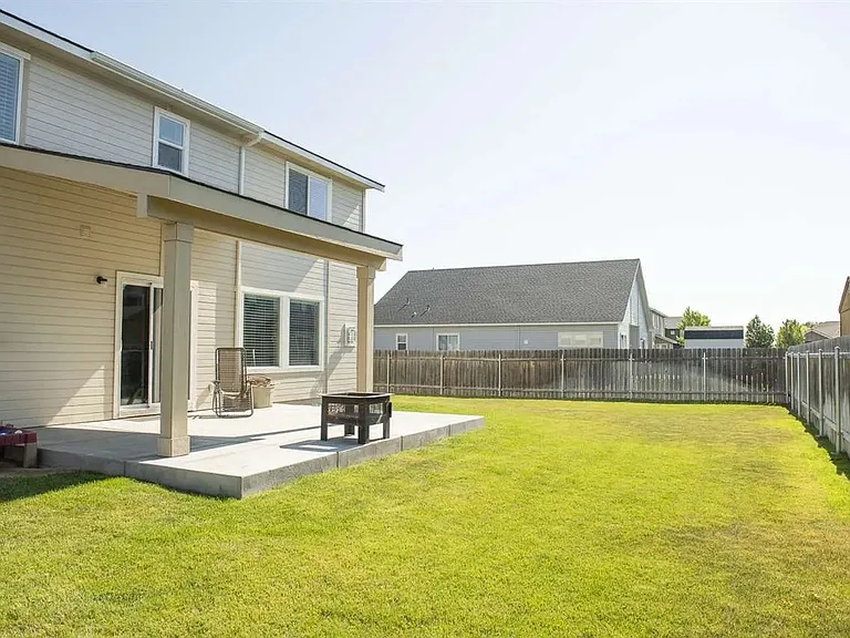 645 SW Miner St — Photo 18