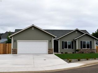 460 Serengeti Dr, Winston, OR 97496