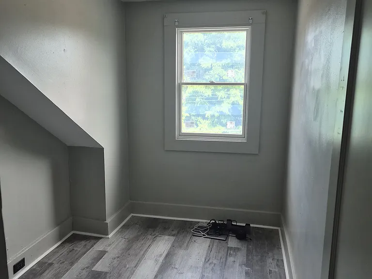 2228 Lutz Ave — Photo 3
