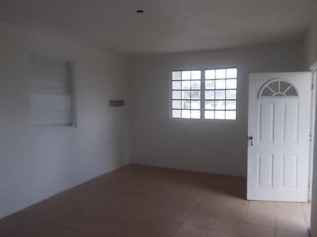 2nd image of 36 Calle 3