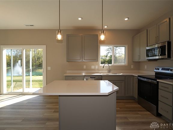 3rd image of 612 Tulip Ct
