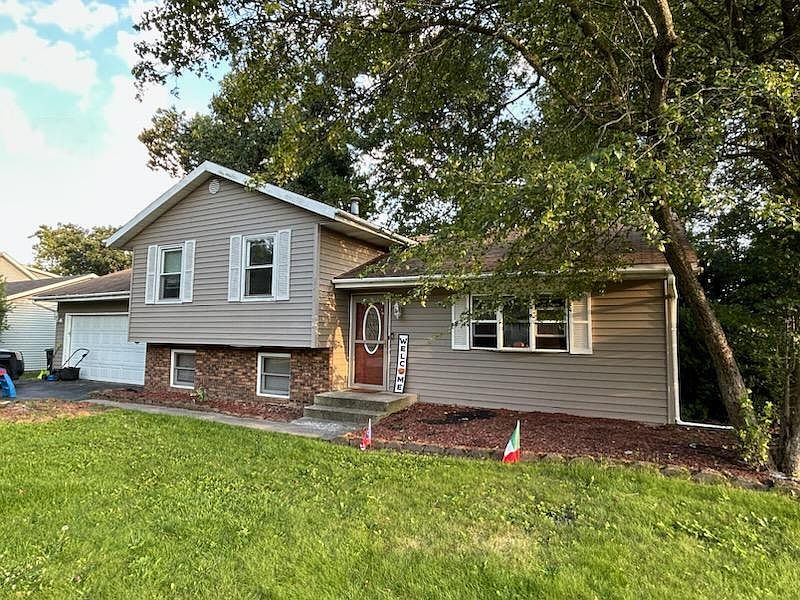 2nd image of 2511 Walnut Ln #0