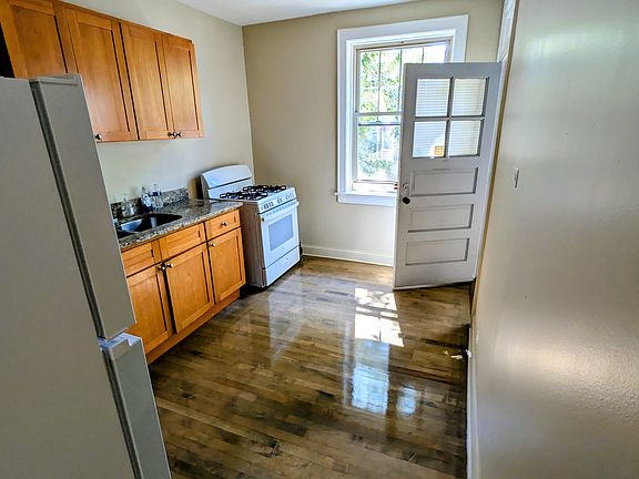 4th image of 6703 N Greenview Ave #1B