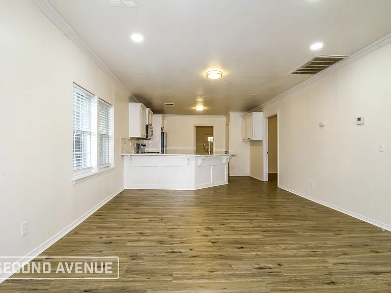 1521 S Blackwelder Ave — Photo 6