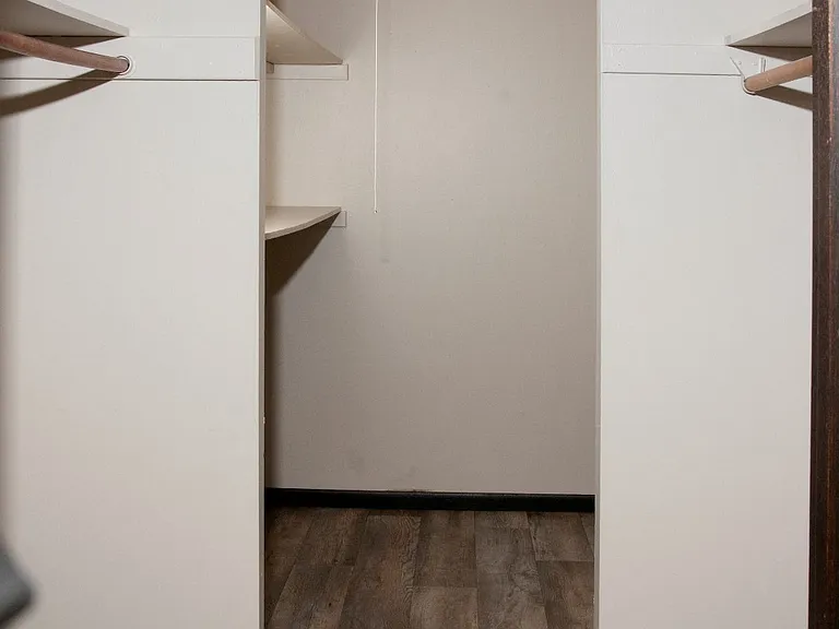 Hamline Pointe Apartments — Photo 37