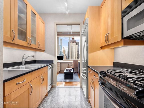 3rd image of 401 E 60th St APT 27B