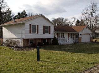 2 Southgate Dr, Sheffield, IL 61361