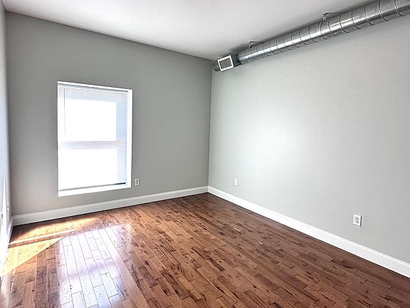 5th image of 26 Portland St #137