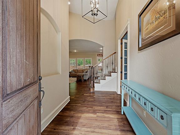 5th image of 201 Hillside Ln