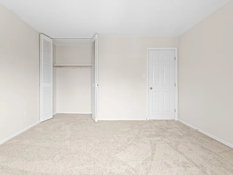 The Hillcrest Apartments — Photo 38