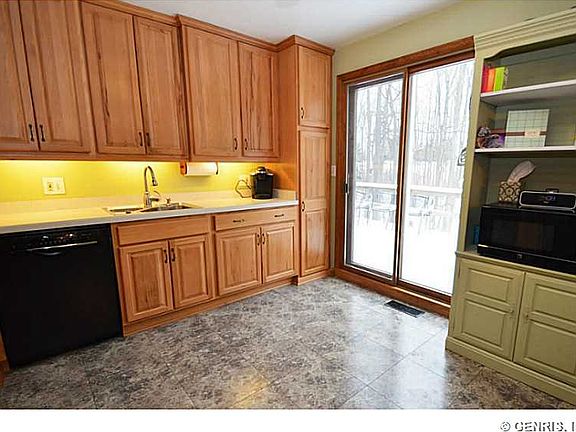 5th image of 732 Eastwood Cir