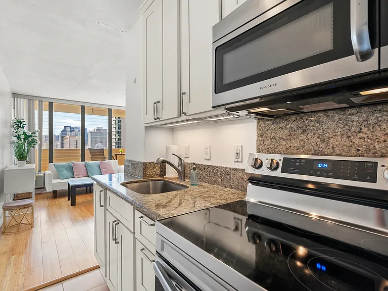 2092 Kuhio Ave #1701 — Photo 7