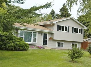 0N107 Leonard St, Winfield, IL 60190