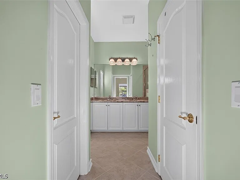 3241 Cottonwood Bnd #101 — Photo 22
