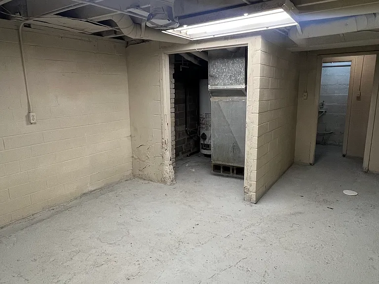 608 W Monroe St — Photo 28