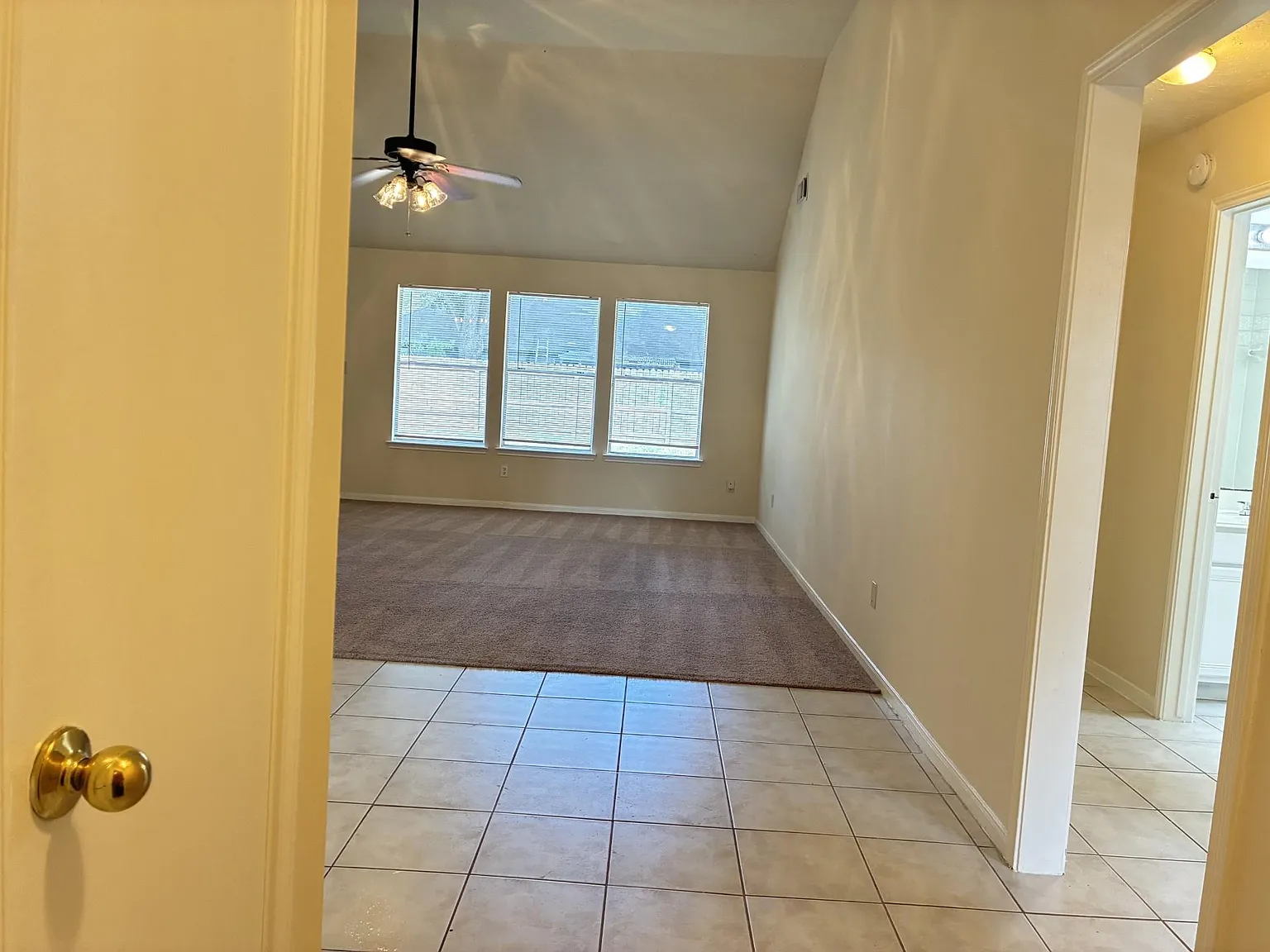 3 bed, 2.0 bath, 1580 sqft, $1,875 — Photo 4