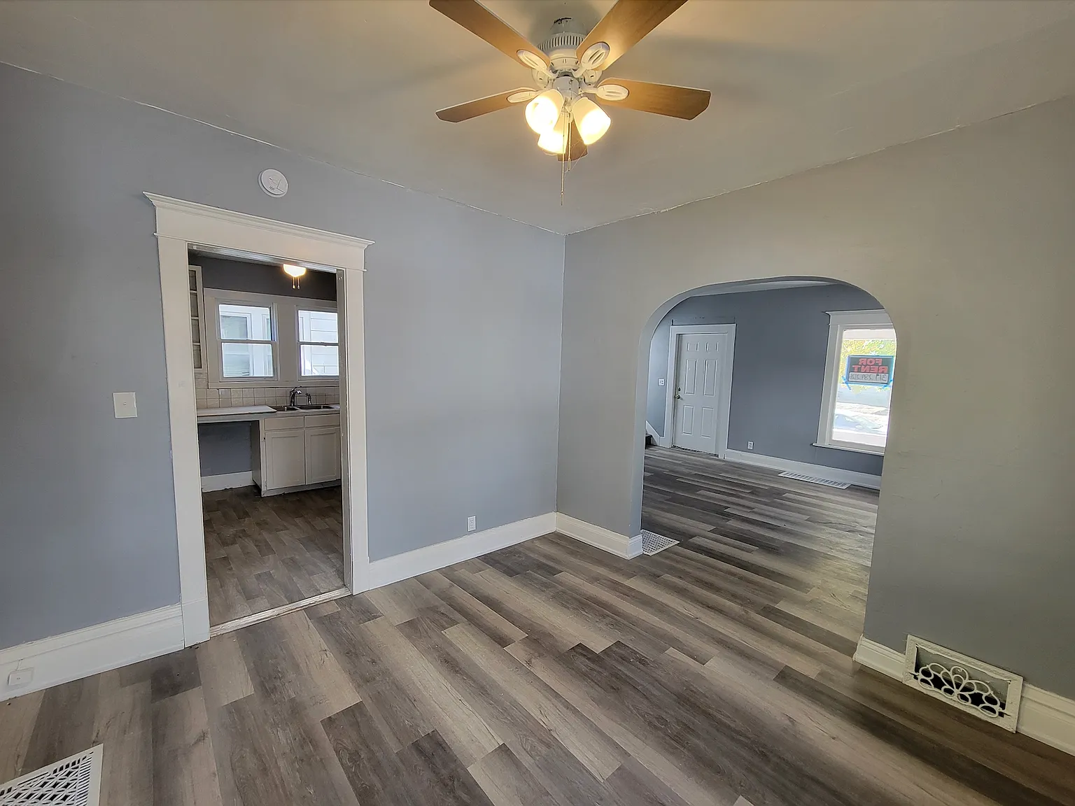 4 bed, 1144 sqft, $1,200 — Photo 3