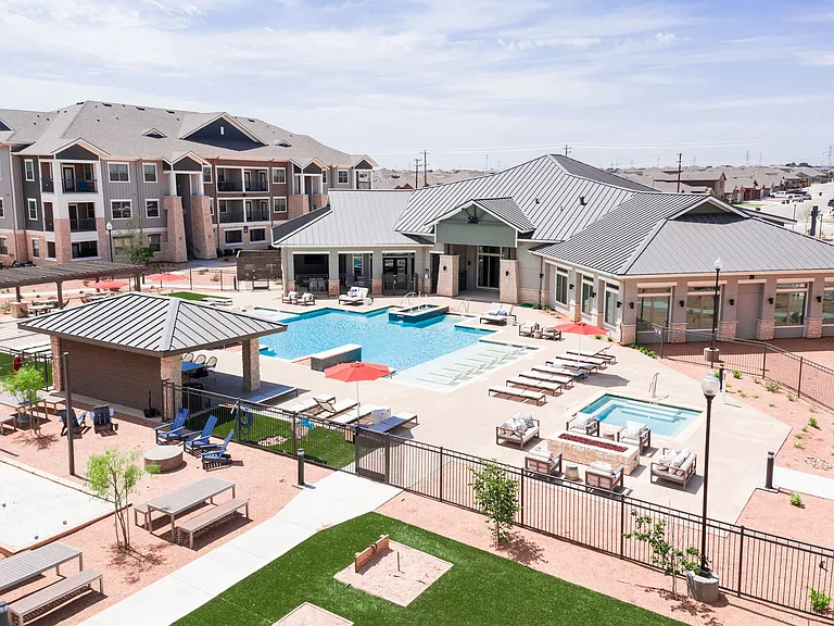 The Woodford on Mockingbird — Photo 1