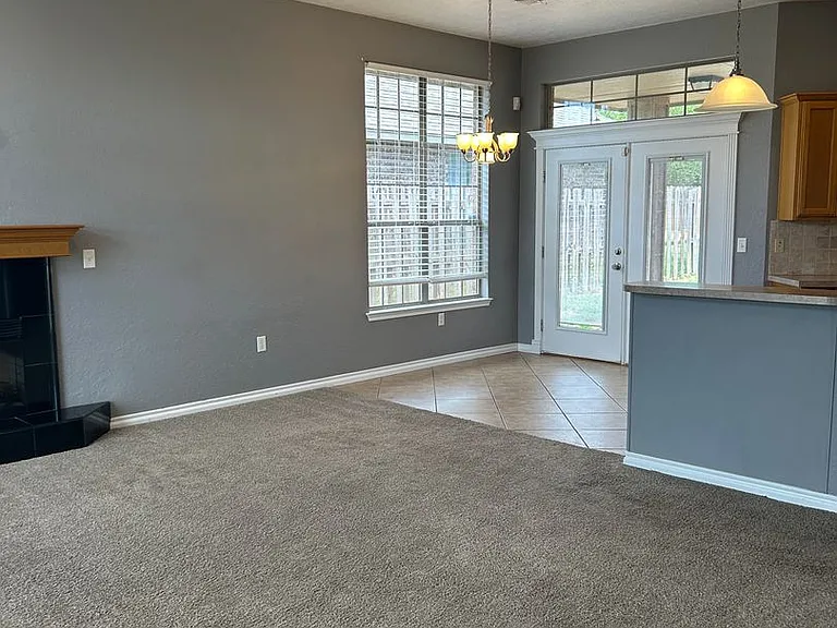 211 NW Cherry Ave — Photo 4