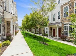 21 Iris Ln, Garfield, NJ 07026