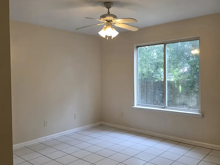 925 Dent St — Photo 11