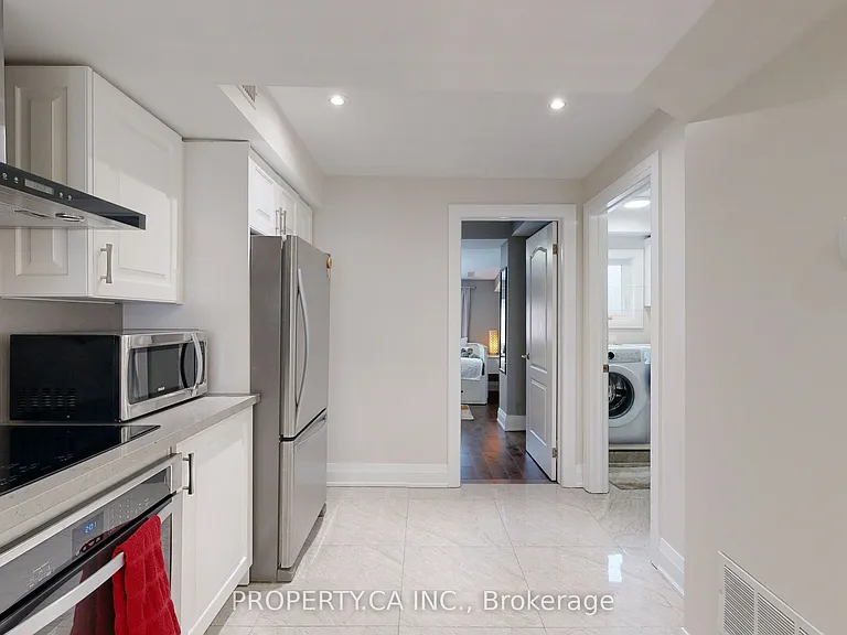 635 Christie St #UPPER — Photo 9