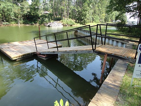 3rd image of 507 Galaxie Dr