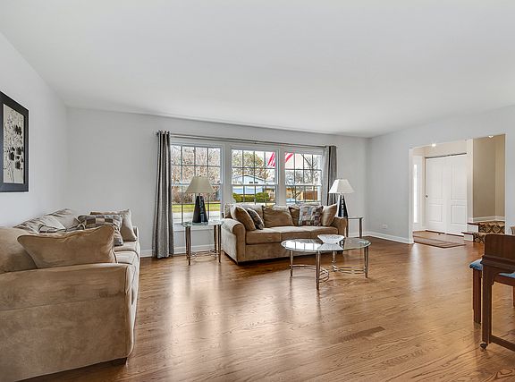 3rd image of 2718 N Kennicott Ave
