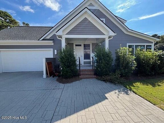 3rd image of 8917 Champion Hills Dr