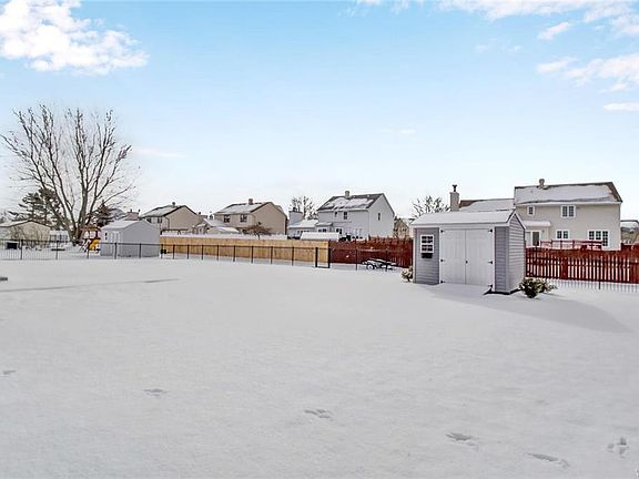 4th image of 20 Silent Meadow Ln