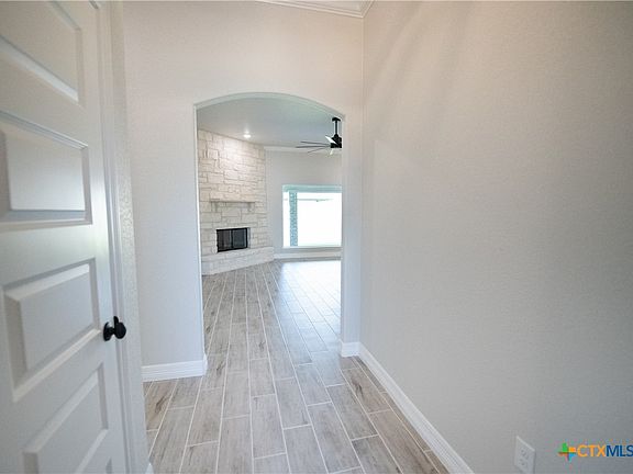 2nd image of 805 Sunnys Halo Dr