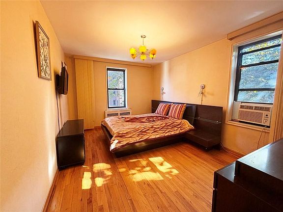 5th image of 2717 E 28th St APT 4D
