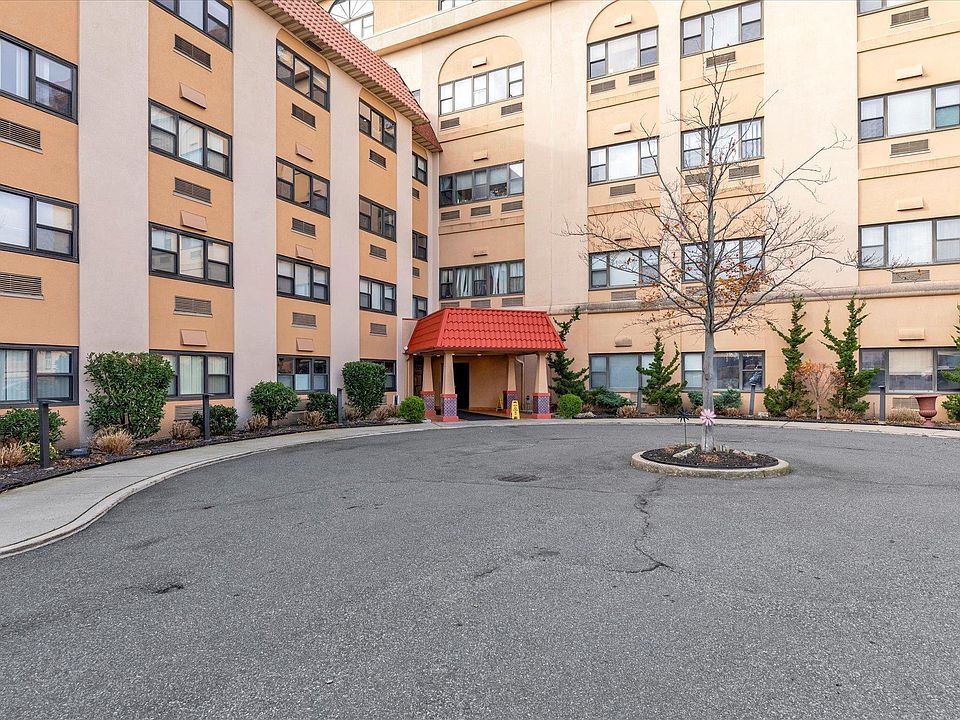 1st image of 185 W Park Avenue #405