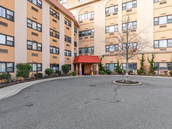 185 W Park Avenue #405, Long Beach, NY 11561