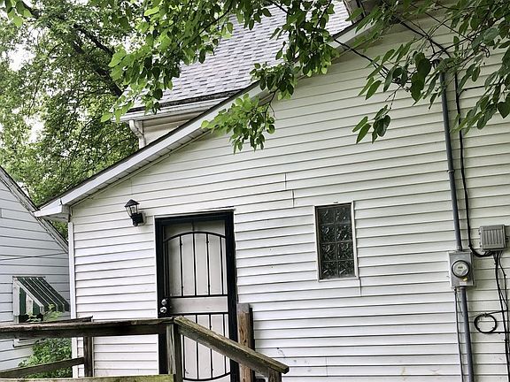 3rd image of 2147 Renfro St
