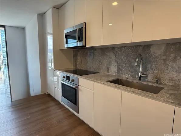987 Queen St #2616, Honolulu, HI 96814