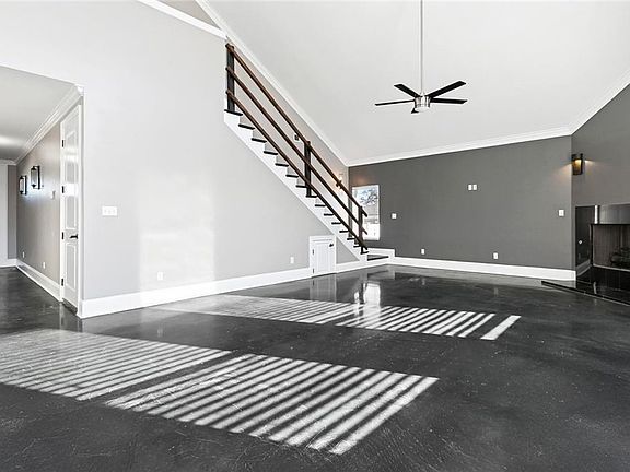 3rd image of 726 Oak Ave