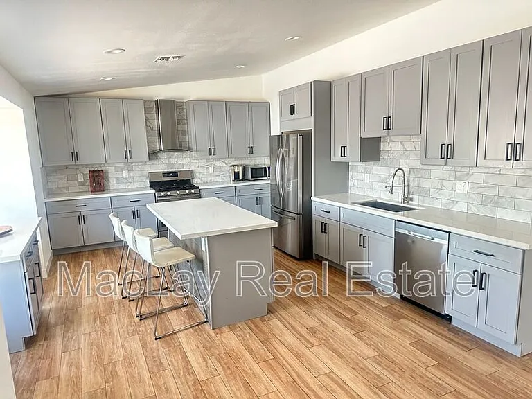 1703 W Lane Ave — Photo 4
