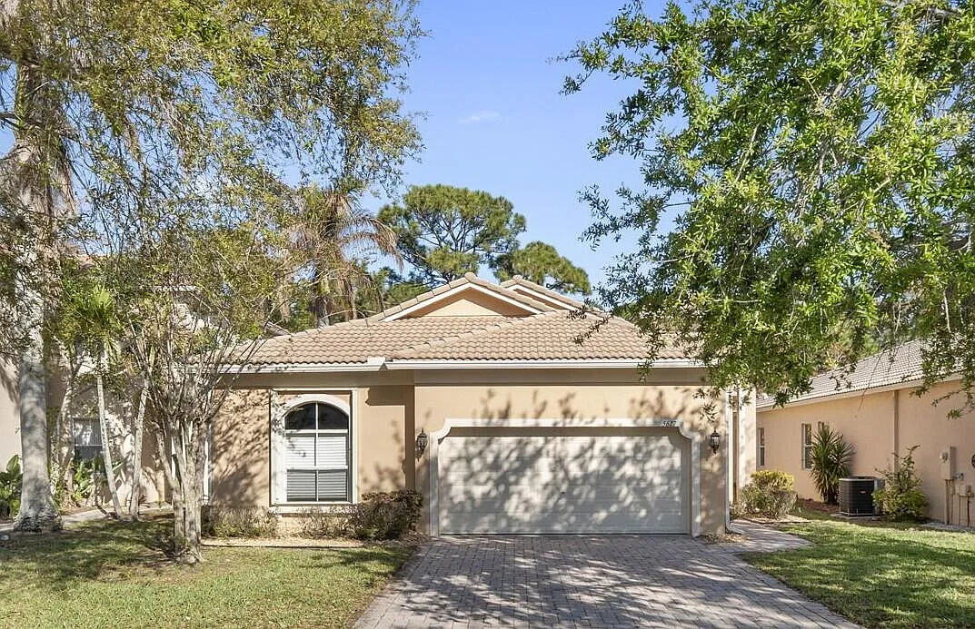 3 bed, 2.0 bath, 1377 sqft, $2,000 — Photo 1