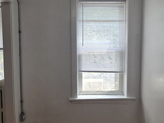 4th image of 4866 N Magnolia Ave APT 201