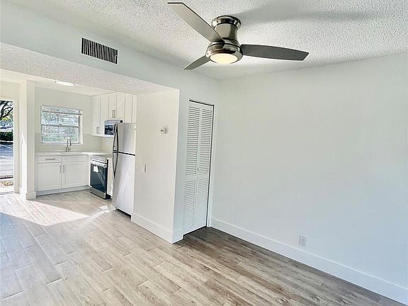 4th image of 422 Lakeside Drive #134